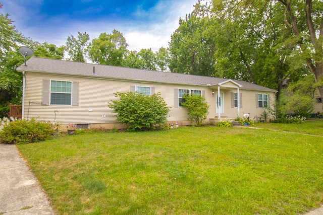 view of front of home featuring a front lawn