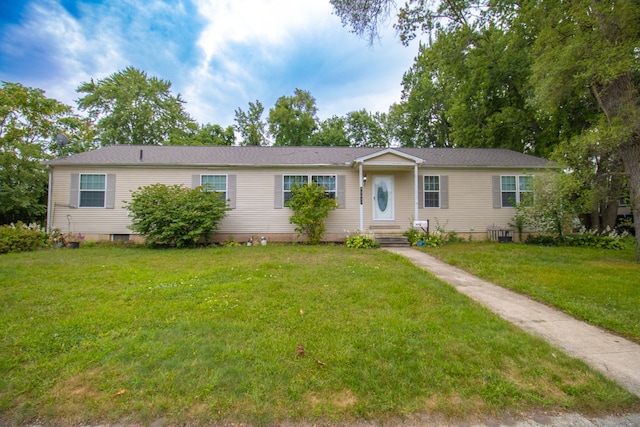 single story home featuring a front lawn