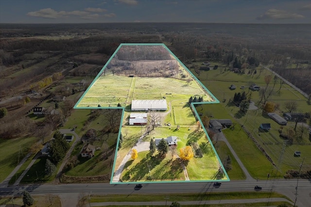 birds eye view of property featuring a rural view