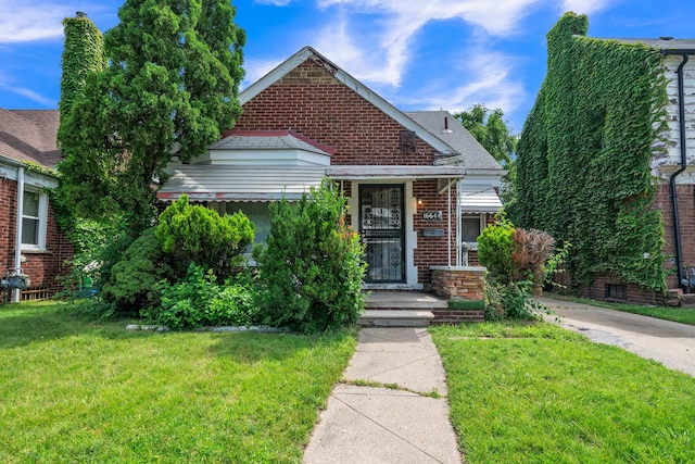 bungalow-style home featuring a front lawn