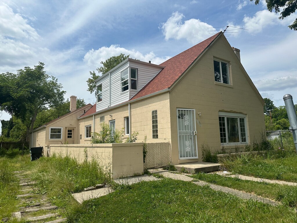 19531 Anvil St, Detroit, MI 48205 - view of front of home featuring a chimney