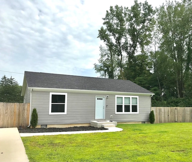 view of front of property with a front yard