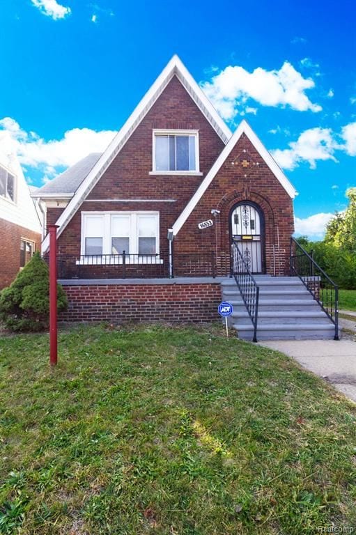 view of front of home with a front yard