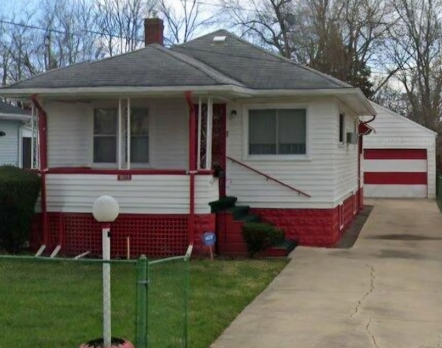 bungalow-style house with a front lawn