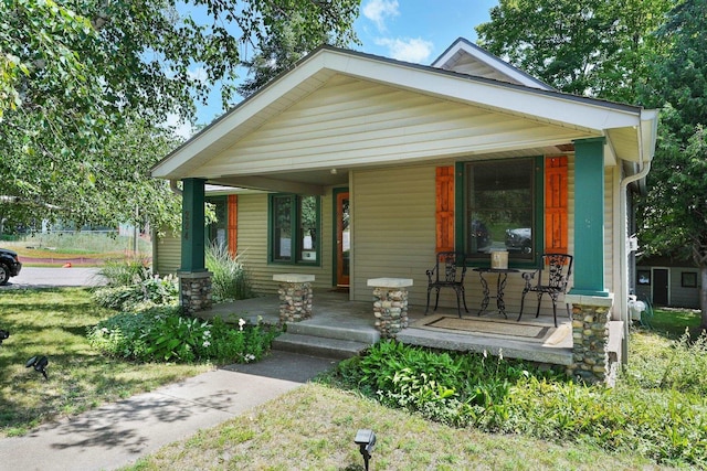 view of front of property featuring a porch