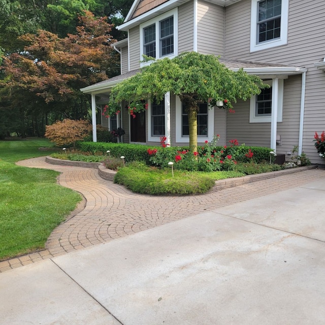 view of side of property featuring a yard