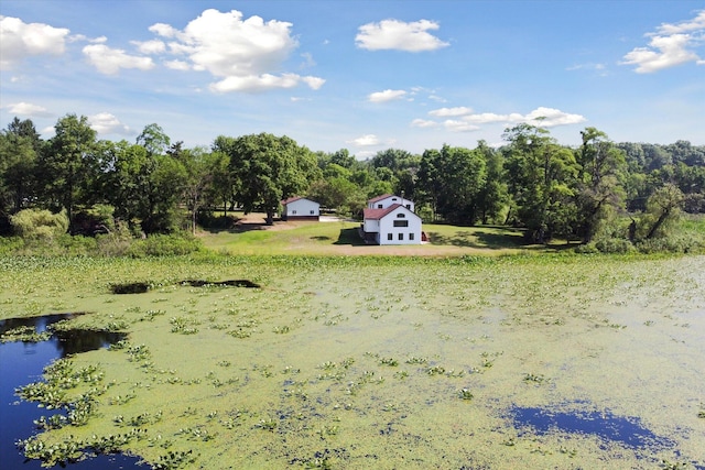 view of yard featuring a water view