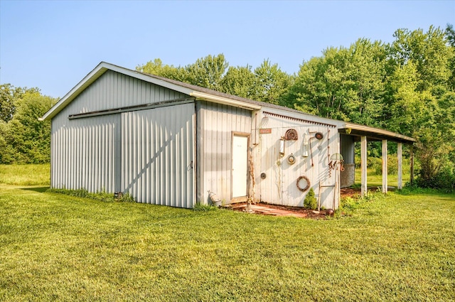 view of outdoor structure with a yard