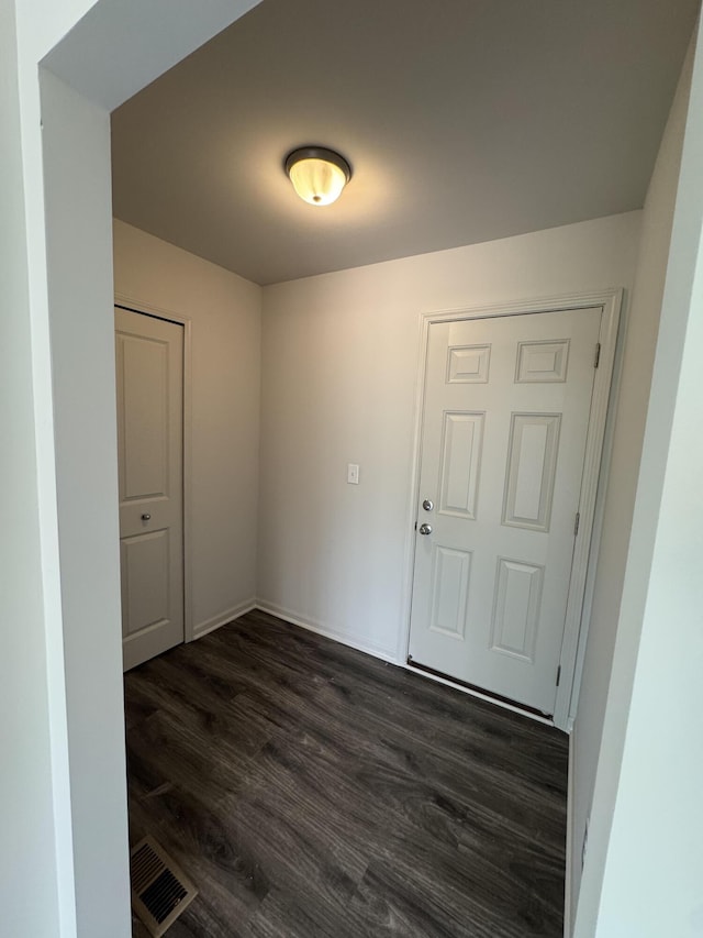 1476 Weeping Willow Ct, Ypsilanti, MI 48198 - foyer entrance with dark wood-style floors and baseboards