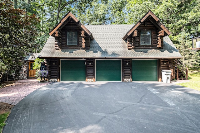 view of front facade featuring a garage