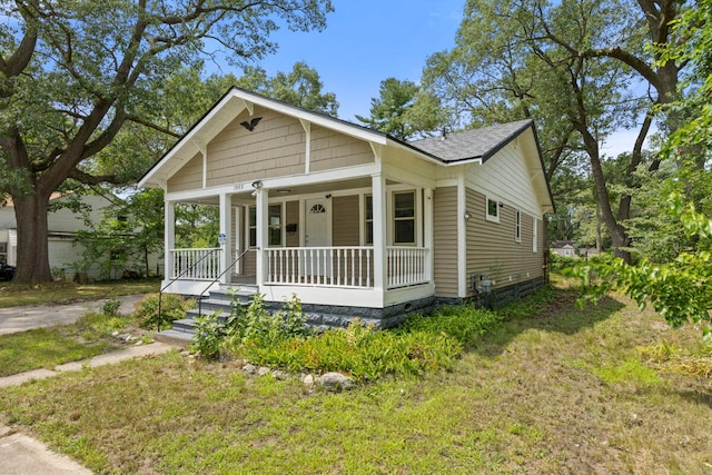 bungalow-style house featuring a front lawn and covered porch