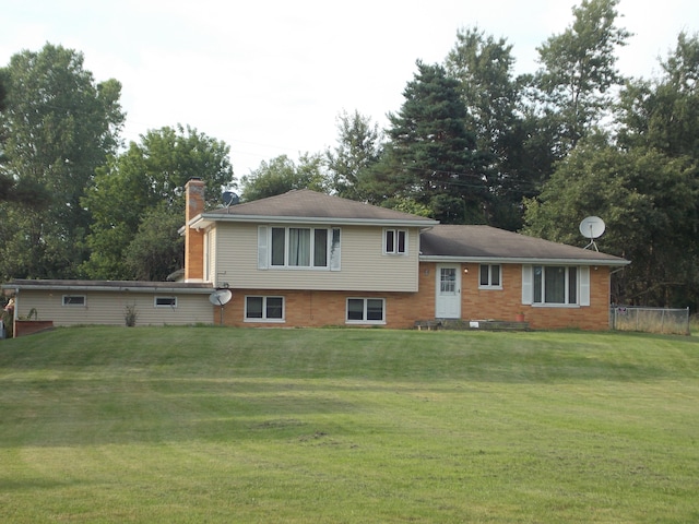 tri-level home featuring a front lawn