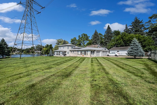 view of yard featuring a water view