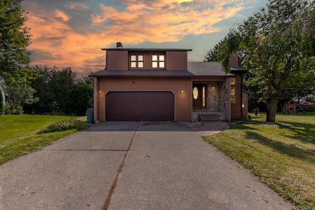 view of front of home featuring a yard and a garage