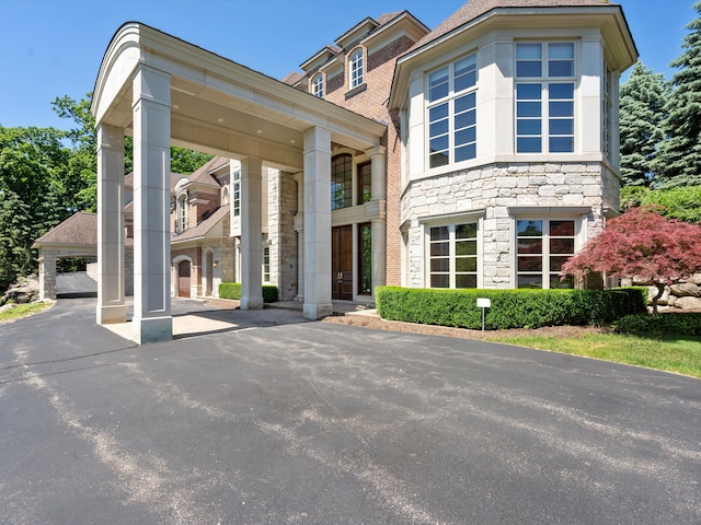 view of front of property