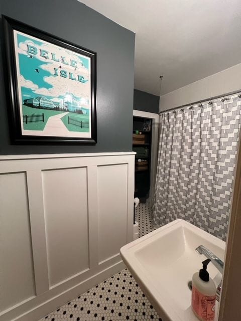 bathroom with sink