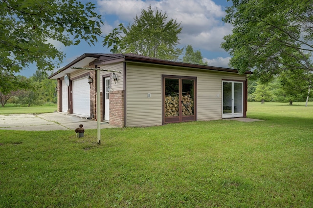 view of outdoor structure with a lawn