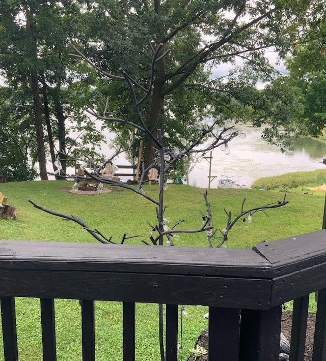 view of yard featuring a water view