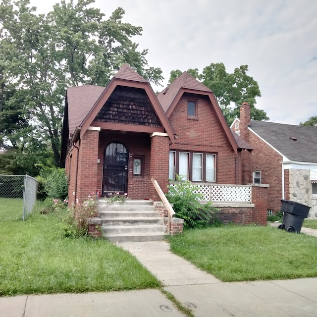 view of front of house with a front yard