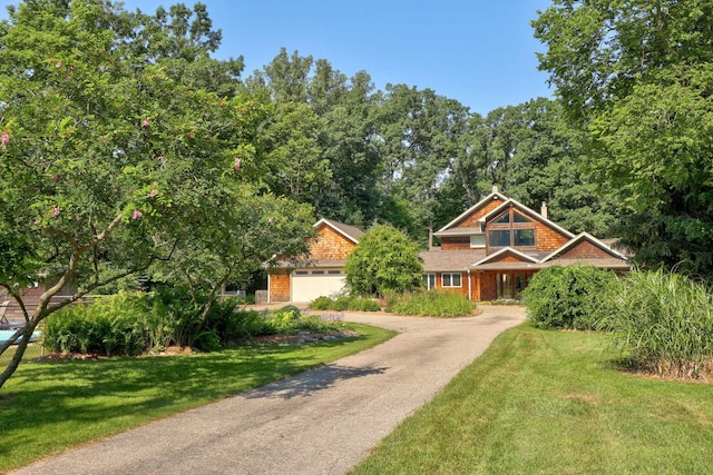 view of front of property featuring a garage and a front yard