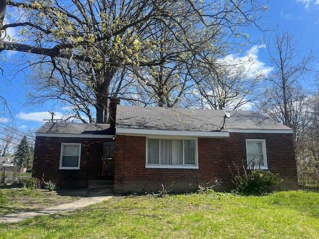 view of front of home with a front yard