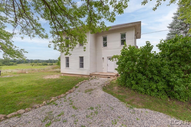 view of front facade featuring a wooden deck and a front lawn