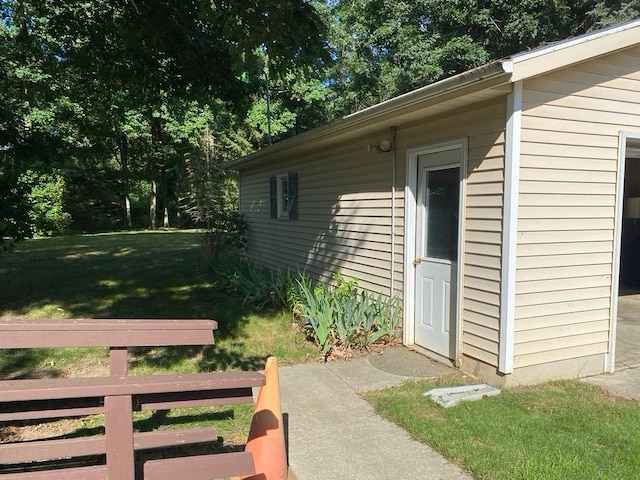 view of side of property featuring a yard