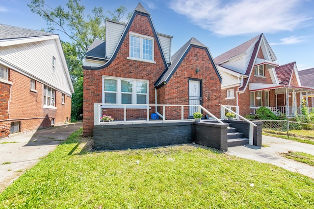 view of front of house with a front yard