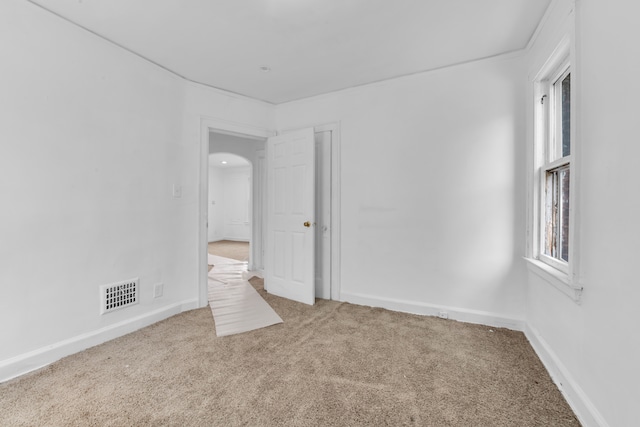 unfurnished room featuring carpet