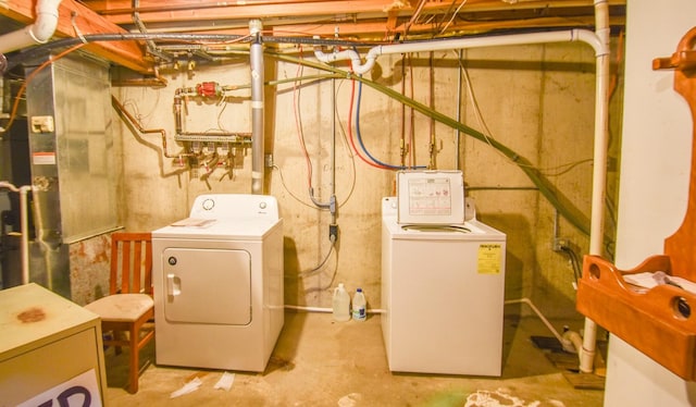 204 W Hatmaker Rd, Coldwater, MI 49036 - laundry room with washing machine and dryer