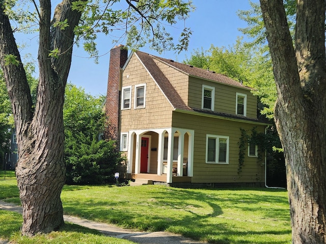 view of front of home with a front lawn