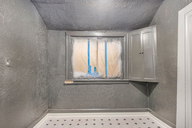 15766 Snowden St, Detroit, MI 48227 - detailed view of baseboards and a textured ceiling