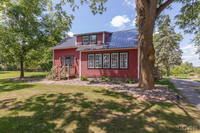 back of house featuring a lawn