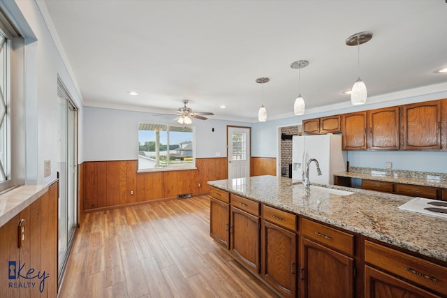 kitchen with ceiling fan, sink, hanging light fixtures, white appliances, and light wood-type flooring