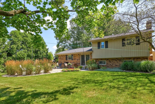 split level home with a patio area and a front yard