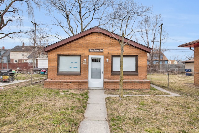 bungalow-style home featuring a front lawn