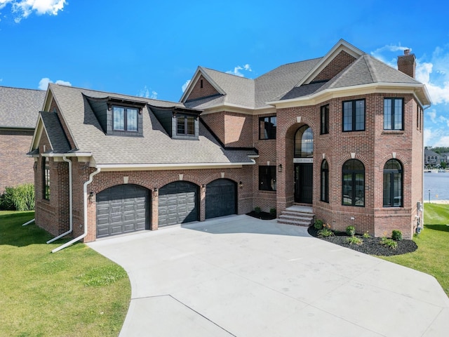 view of front facade featuring a front yard and a garage