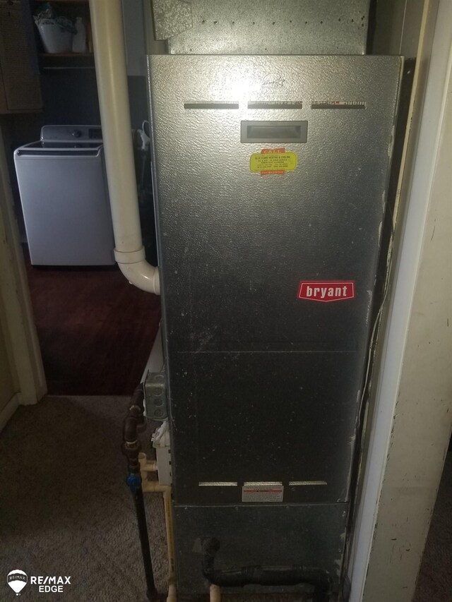 5439 Richfield Rd, Flint, MI 48506 - detailed view of washer / clothes dryer and carpet floors