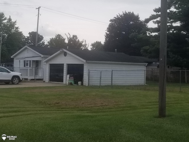 5439 Richfield Rd, Flint, MI 48506 - view of outdoor structure featuring driveway