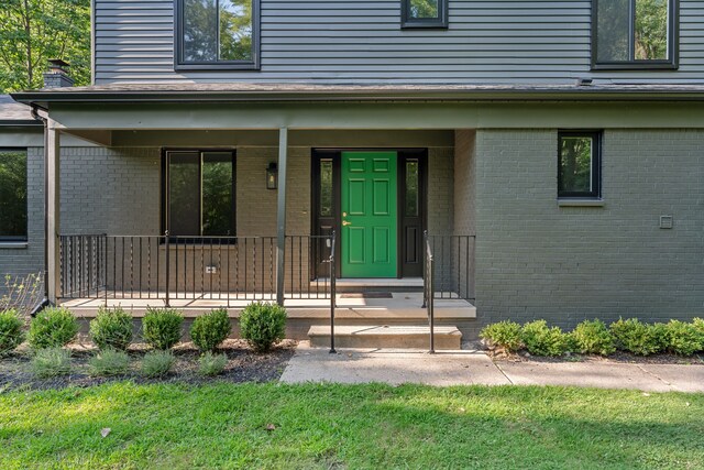 property entrance featuring a porch