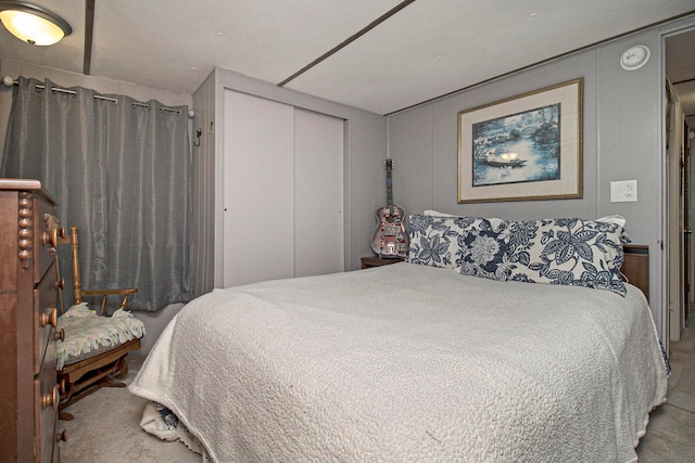 bedroom with carpet and a closet