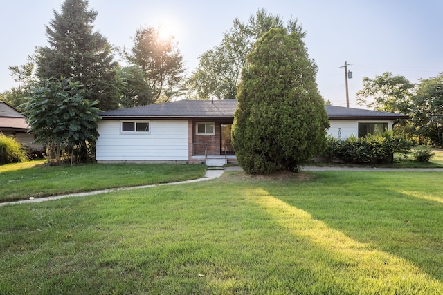 ranch-style home featuring a front yard