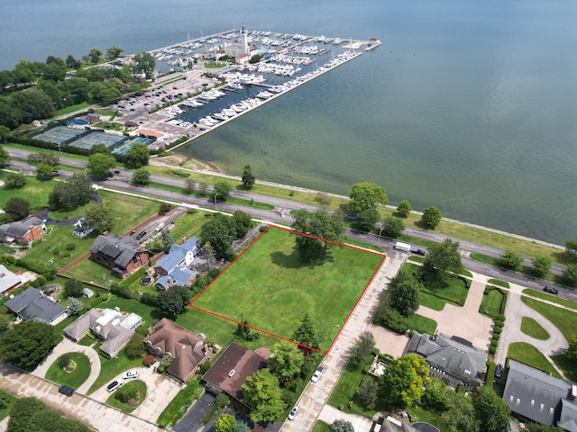 Listing photo 3 for 745-749 Lake Shore Rd, Grosse Pointe Shores MI 48236