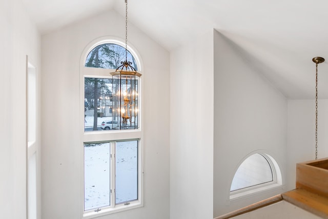 room details featuring an inviting chandelier