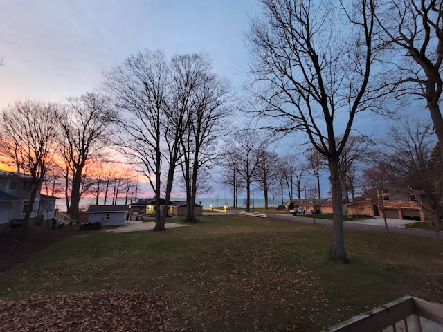 view of yard at dusk