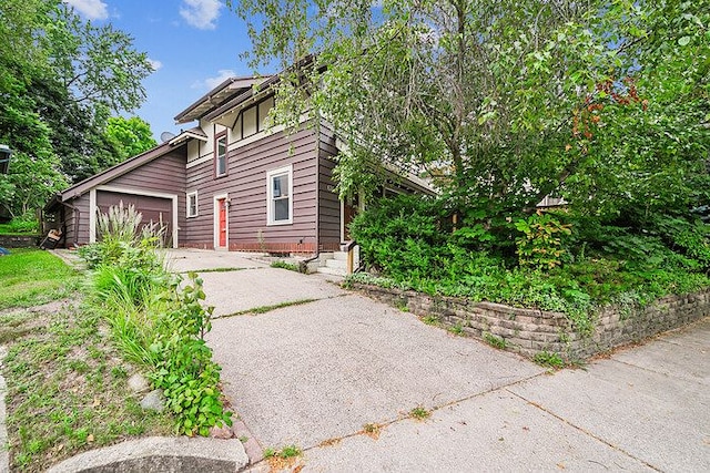 view of front of house featuring a garage