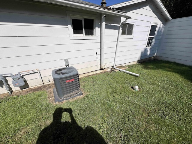 view of yard with cooling unit