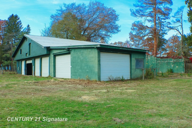 view of detached garage