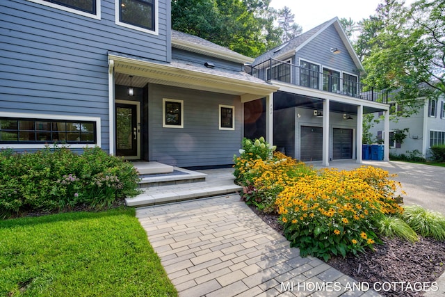 Listing photo 3 for 702 Lake St, Saugatuck MI 49453