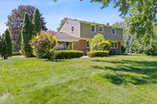 view of front of property with a front yard